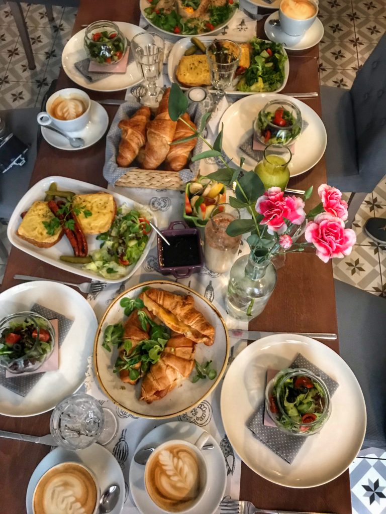 Szarlotta Bistro – śniadanie w stylu francuskim